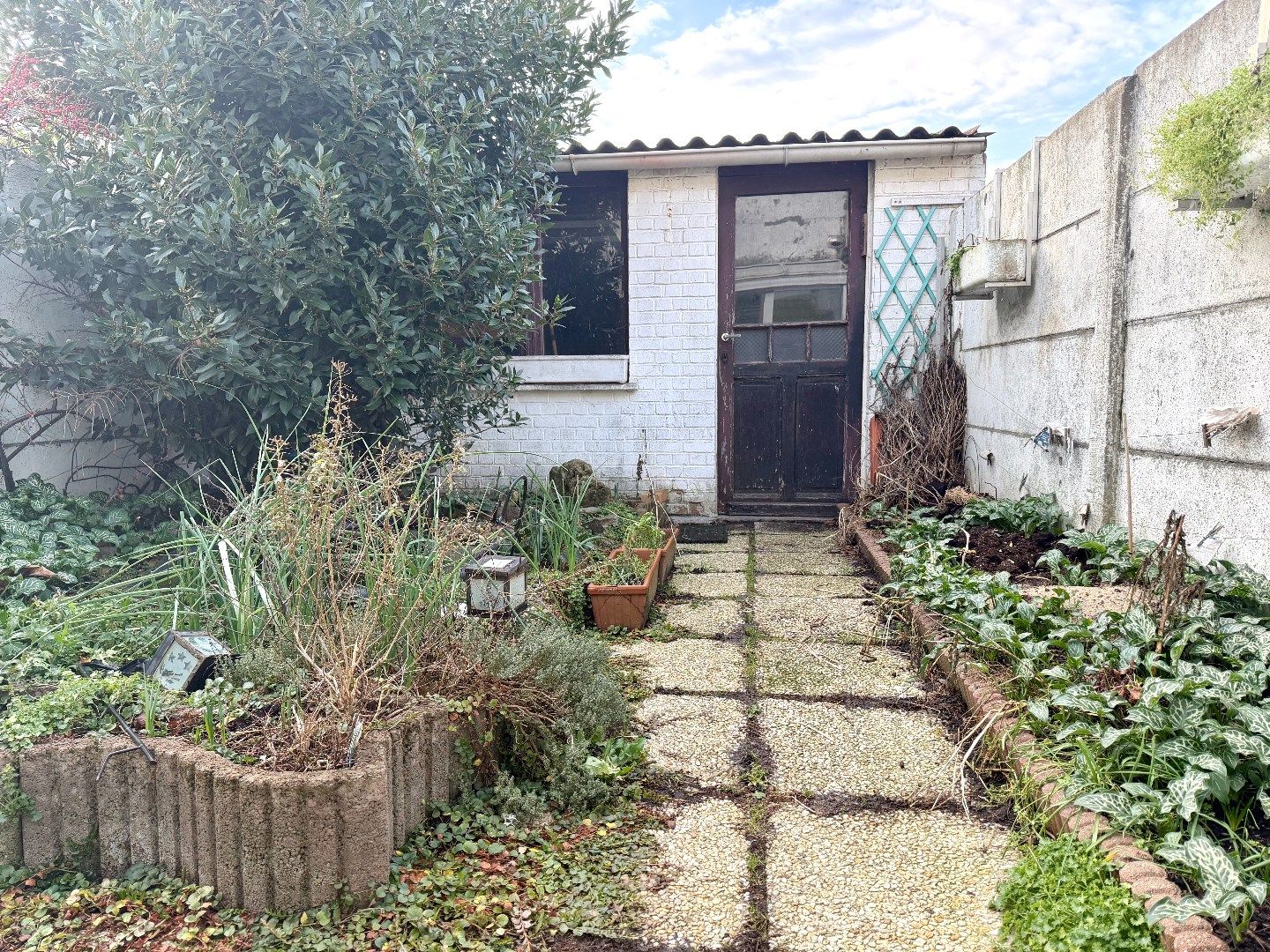 Te renoveren rijwoning met 4 slaapkamers en tuin in Kortrijk foto 15