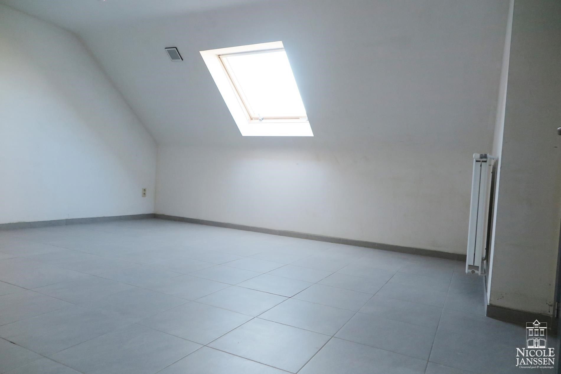 Halfvrijstaande nieuwbouwwoning met drie slaapkamers en carport foto 6