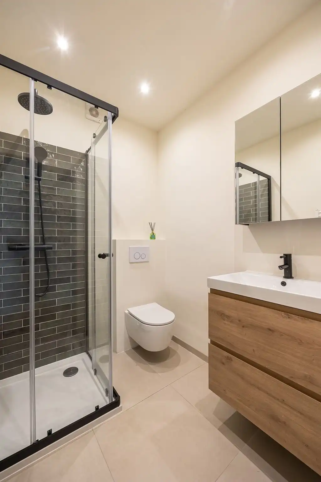 Gerenoveerd appartement met terras foto 7