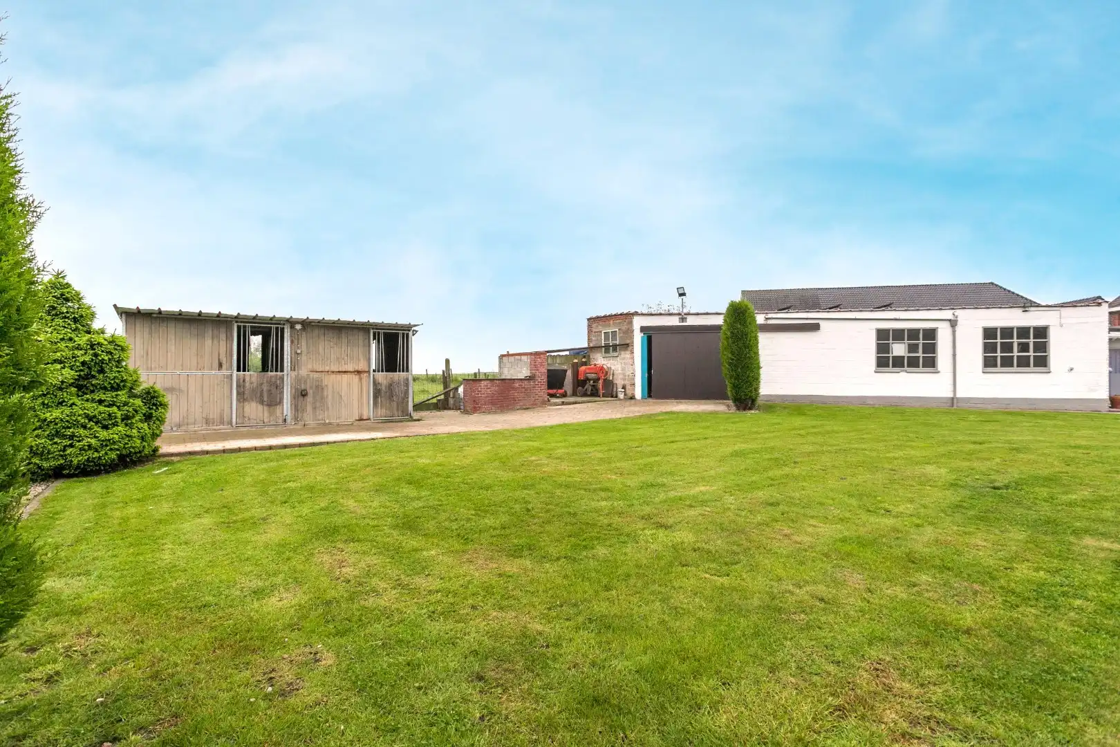 Ruime woning met naastgelegen bouwgrond en loods foto 17