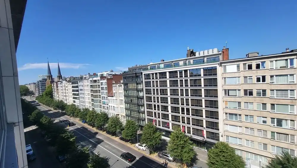 Ruim appartement met terras + Optie aankoop garagebox foto 5