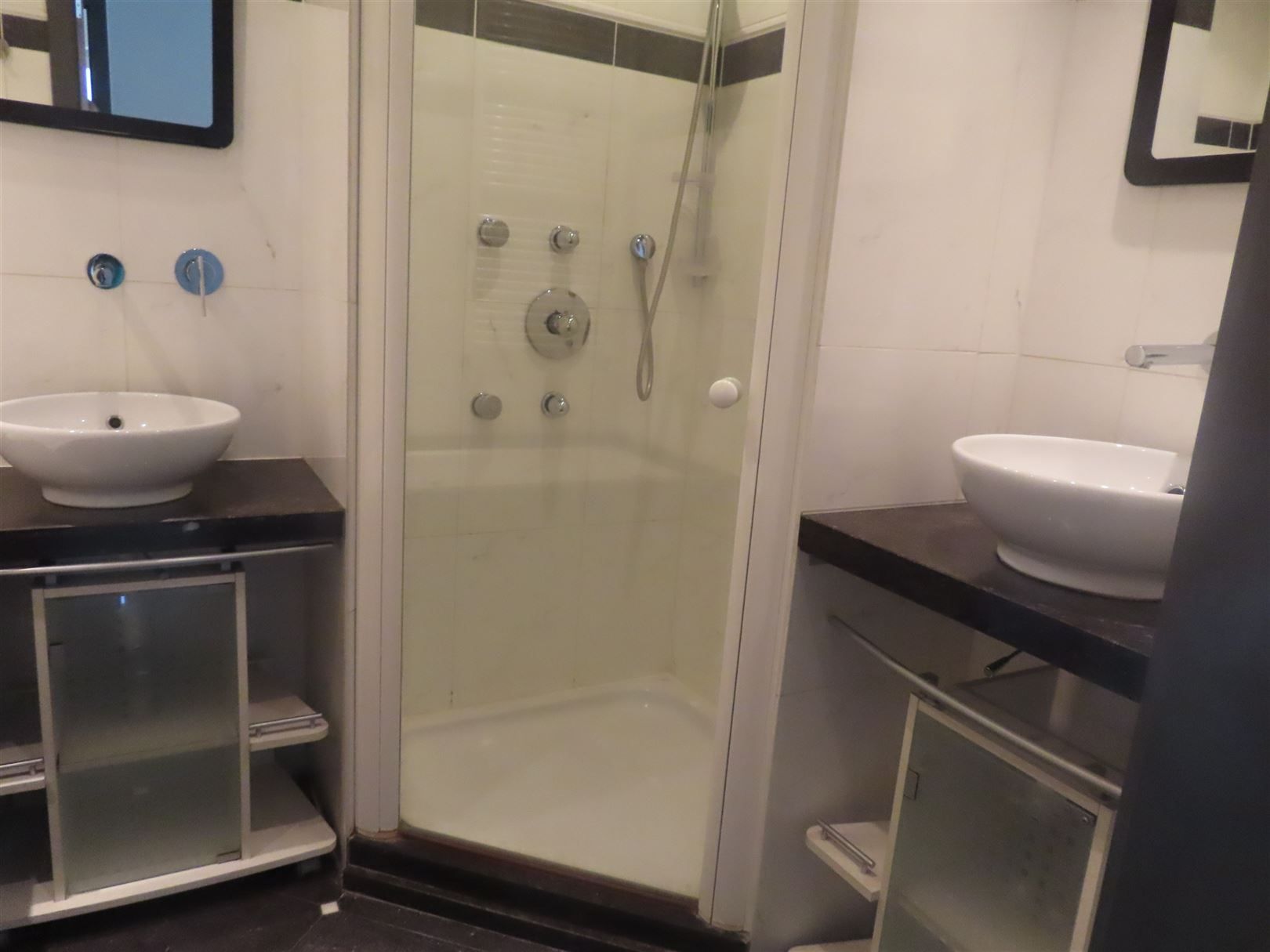 Recent 2 slaapkamerappartement met terras! foto 12