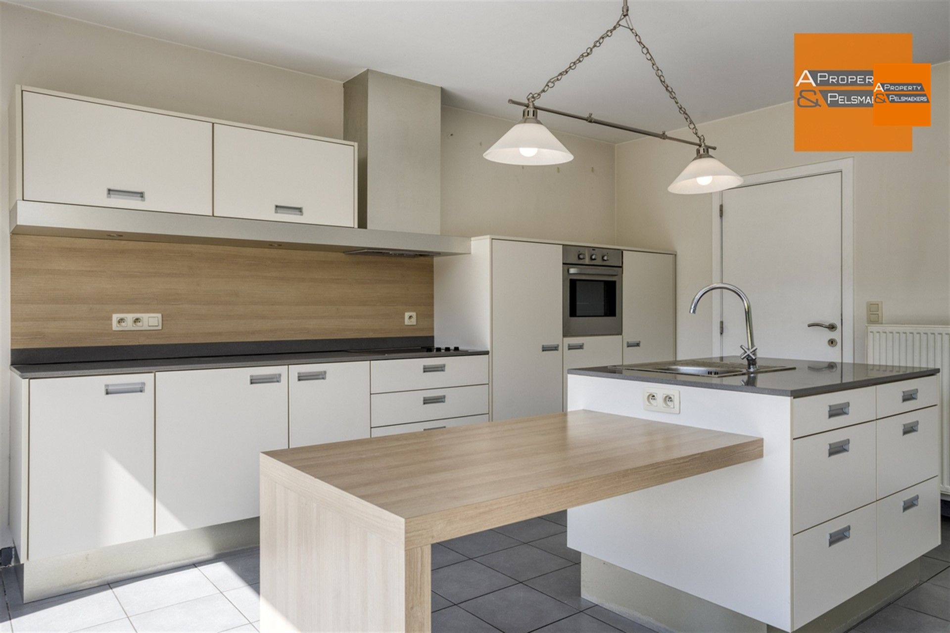 Een stijlvolle villa gelegen in een rustige straat in Kortenberg.

 foto 4