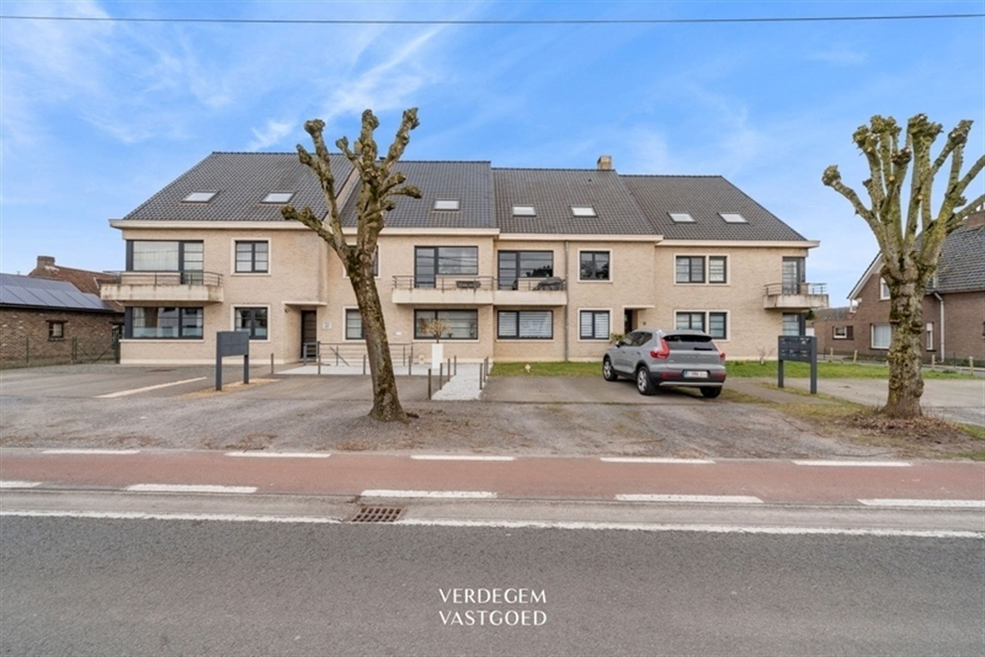 Ruim dakappartement met 2 slaapkamers en groot terras foto 2