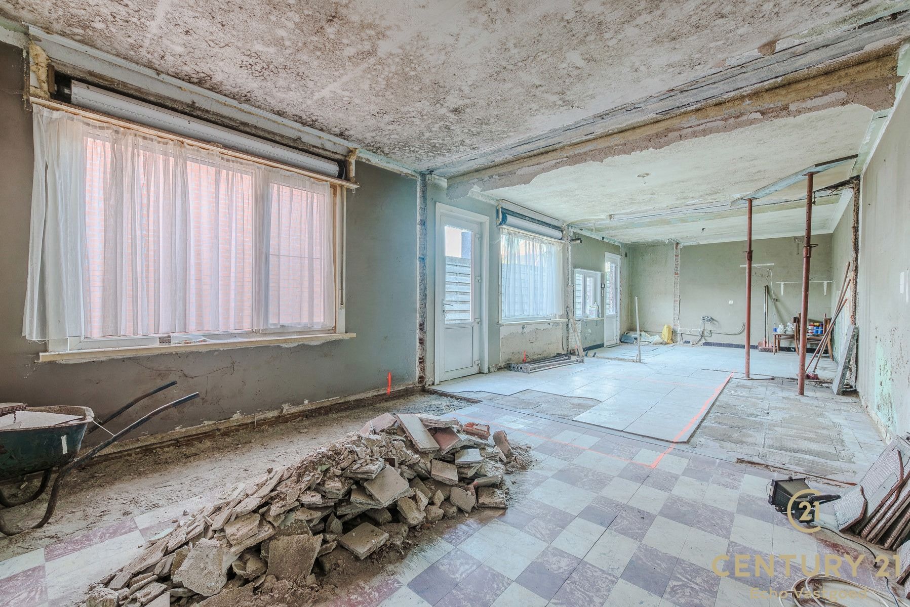 Perfect gelegen renovatieproject –  klaar voor heropbouw! foto 5