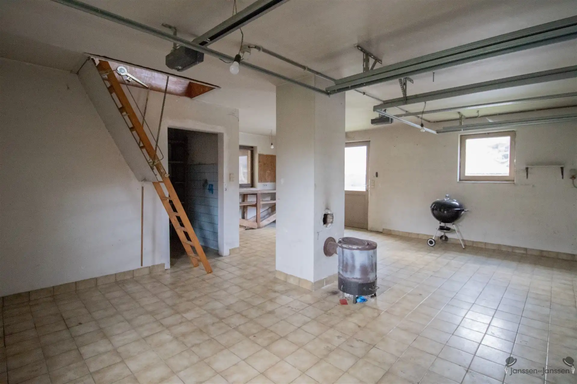 Rustig gelegen villa met min. 5 slaapkamers, ruime garage en zwembad op 1.876 m² foto 18