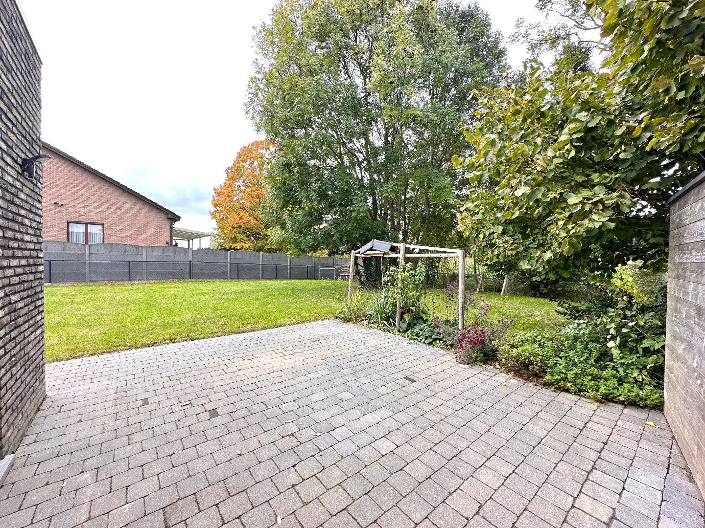Volledig gerenoveerde halfopen bebouwing met ruime tuin te Sluizen (Tongeren) foto 19