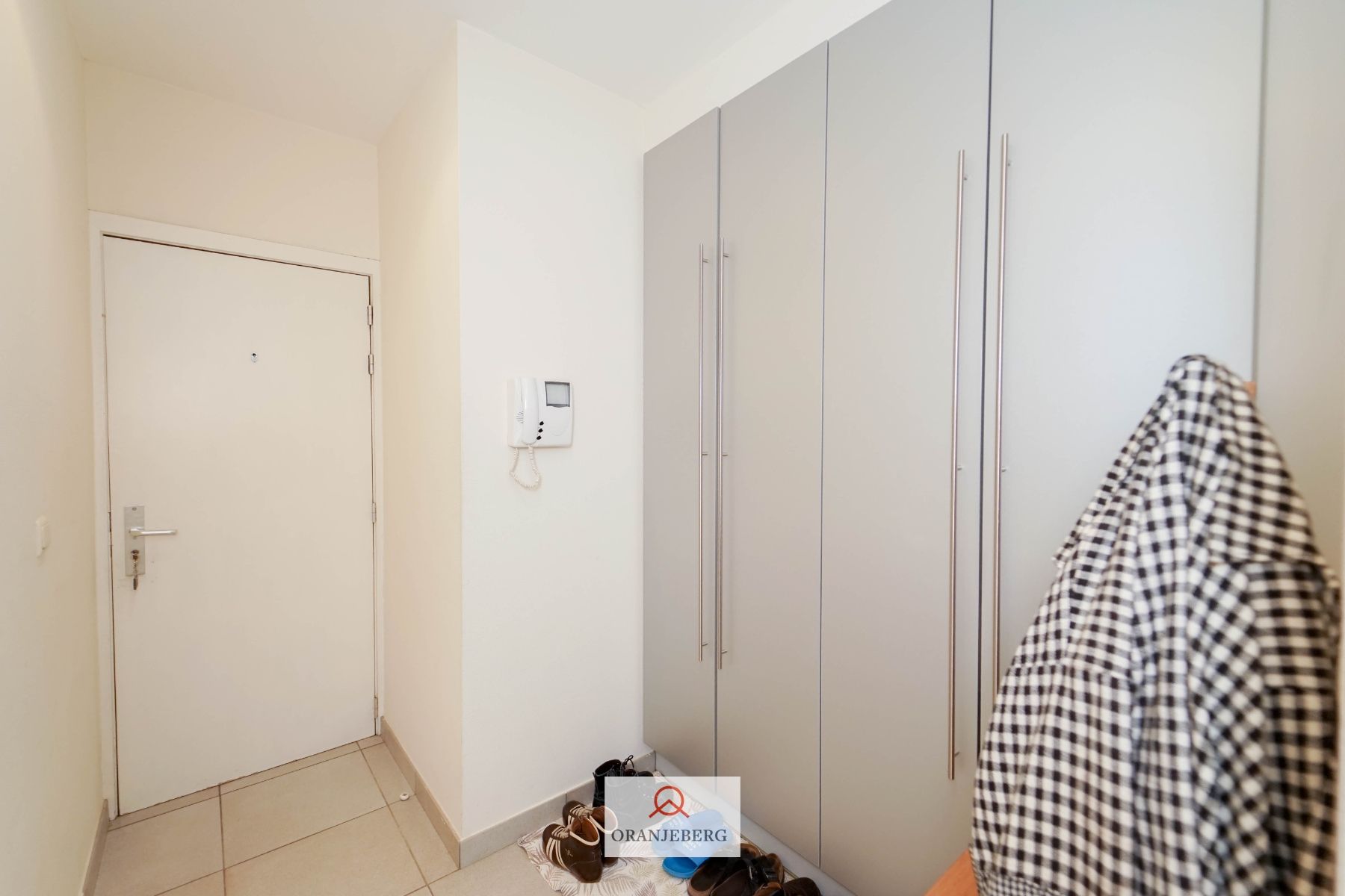 Zeer lichtrijk 2 slaapkamerappartement met parkeerplaats en schitterend zicht op de torens van Gent! foto 6