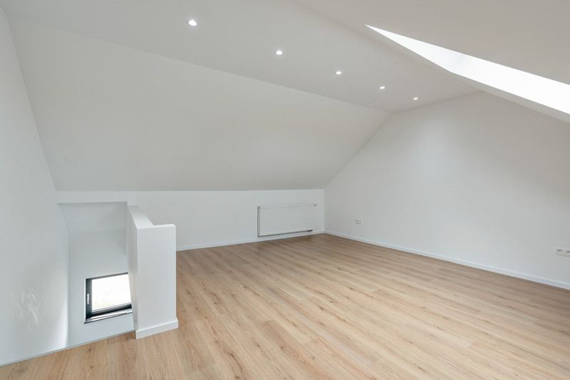 Totaal gerenoveerde woning, gelegen op 7are in een zeer rustige straat foto 23