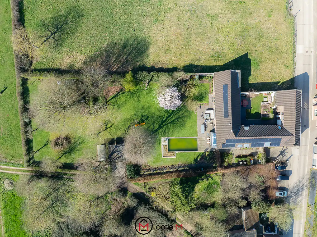 EXCLUSIEVE VIERKANTSHOEVE MET KARAKTER, RUIMTE EN UITZONDERLIJK WOONGEVOEL foto 2