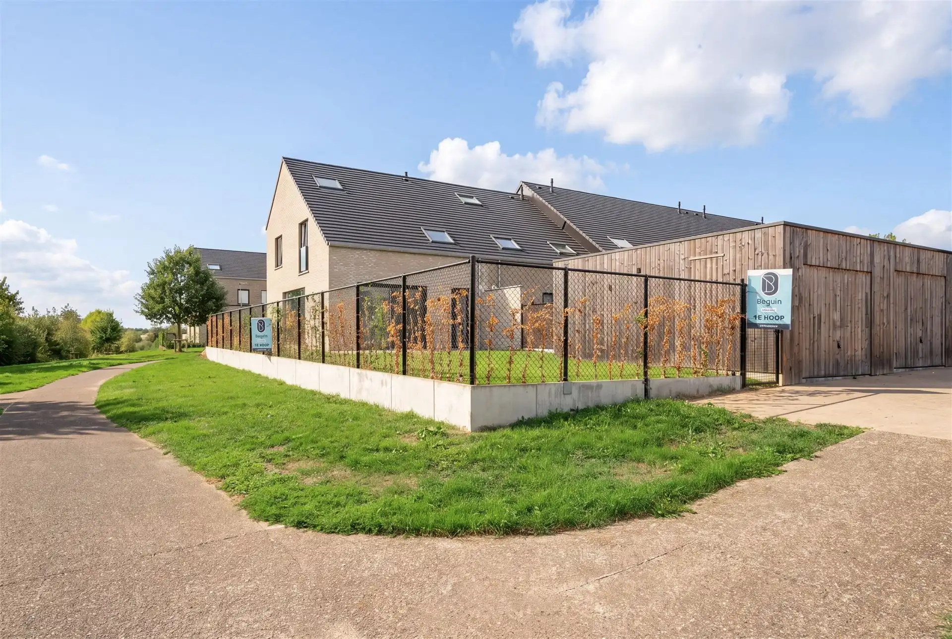 Topgelegen grote woning met 4 slk, omheinde tuin en garage. foto 6