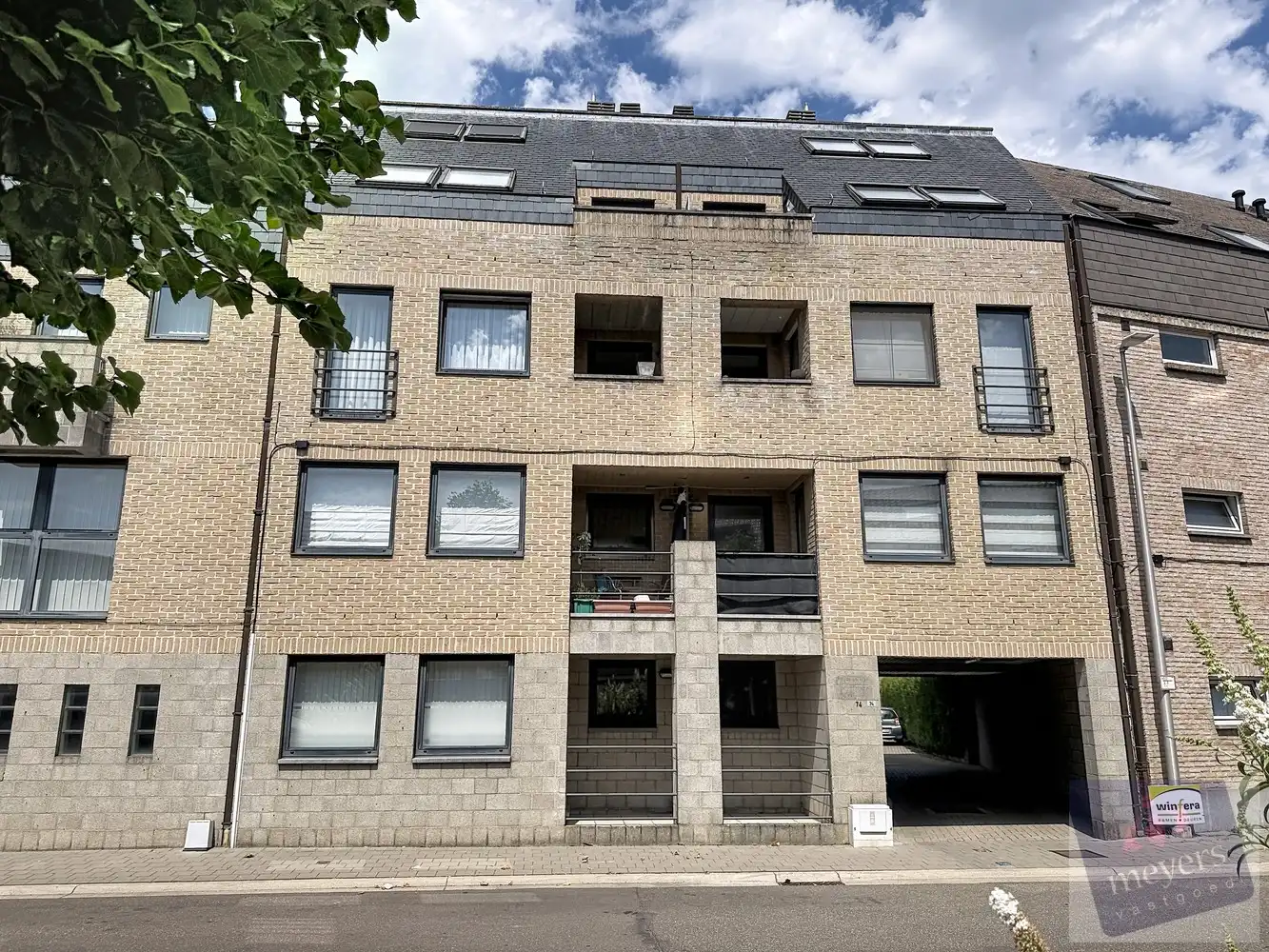 Appartement met 2 slaapkamers, terras en garage te huur in Hasselt foto {{pictureIndex}}