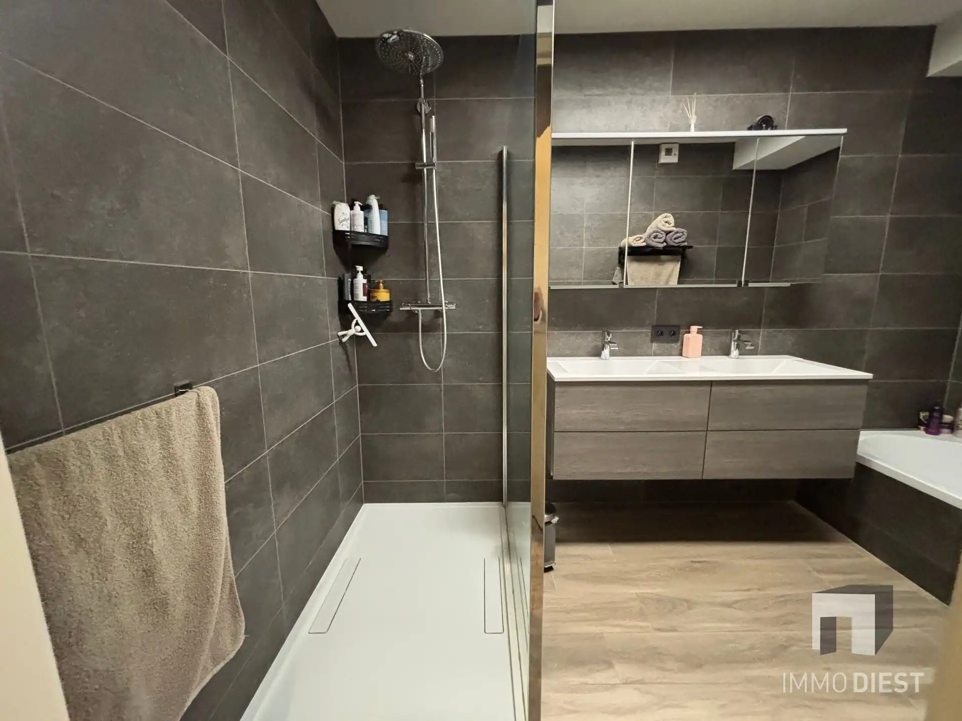 Ruim gelijkvloers appartement met open leefruimte en zonnige tuin foto 33