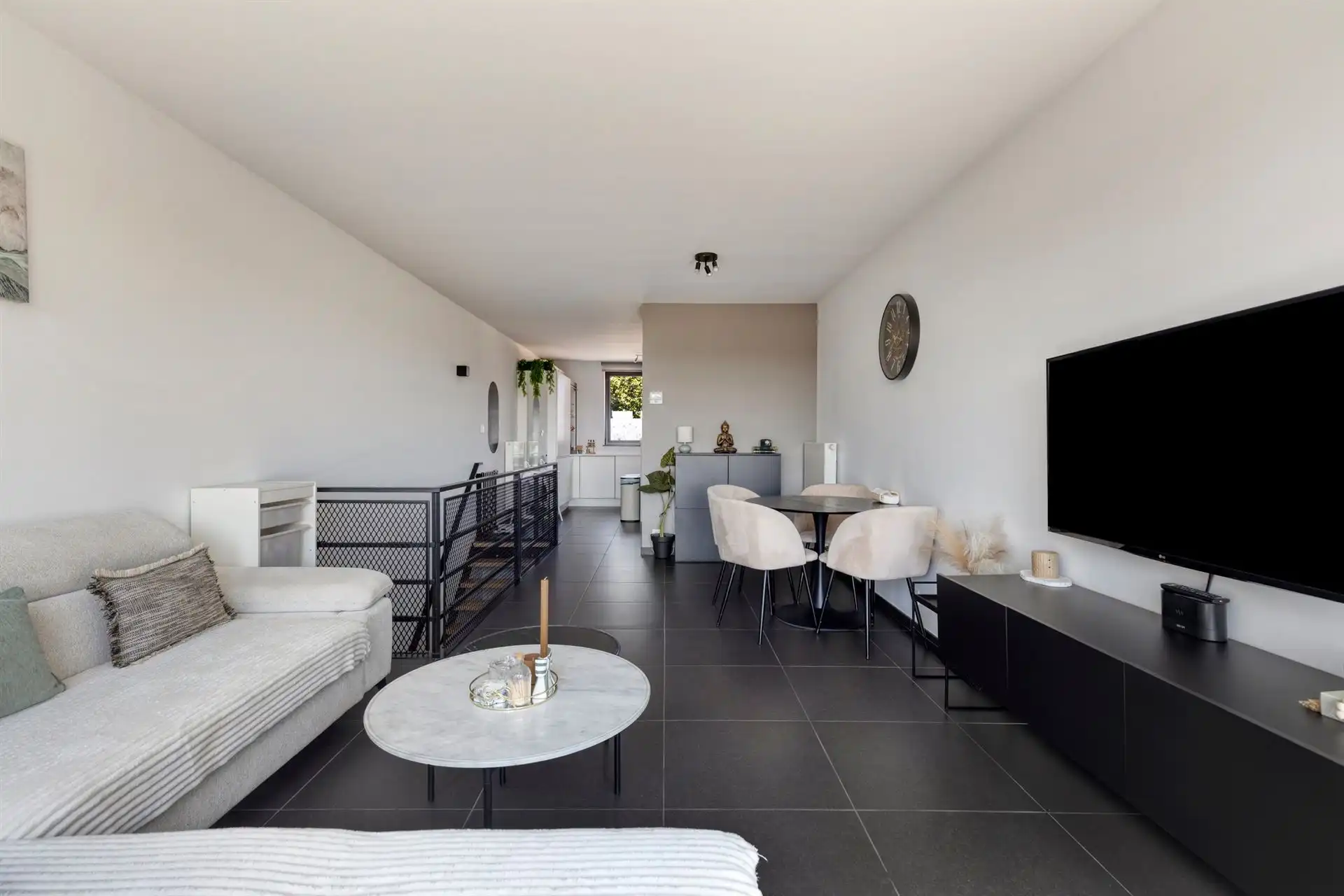 Duplex met 2 slaapkamers, terras en garage.  foto 4