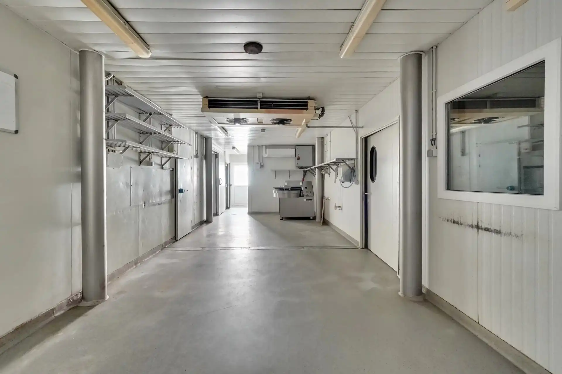 Ruim handelspand op toplocatie foto 11