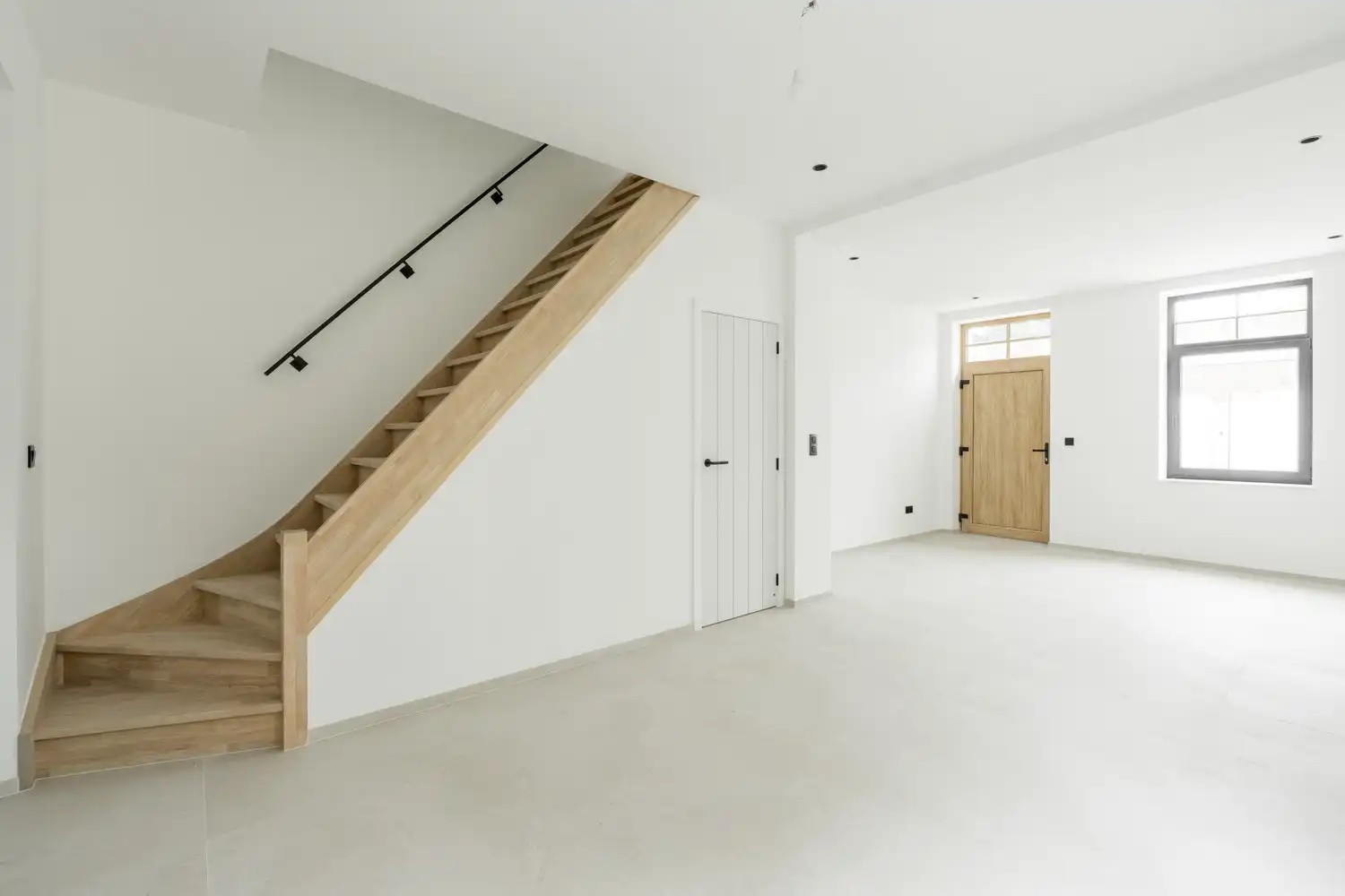 Leuke gerenoveerde en instapklare woning  met 2 slaapkamers foto 3