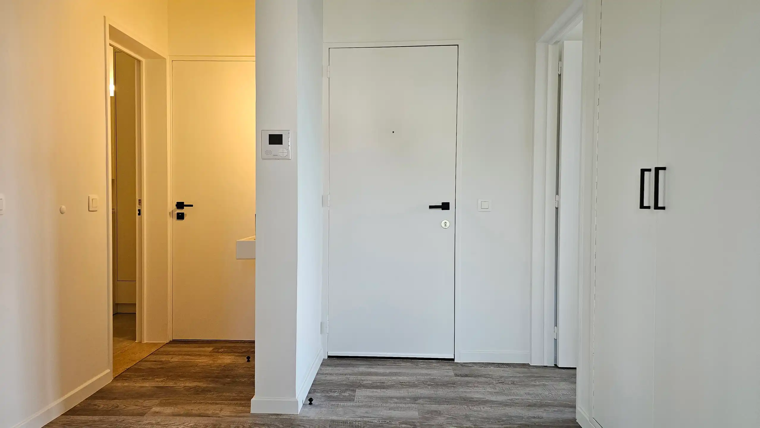 Volledig vernieuwd 2 slaapkamer-appartement te huur foto 13