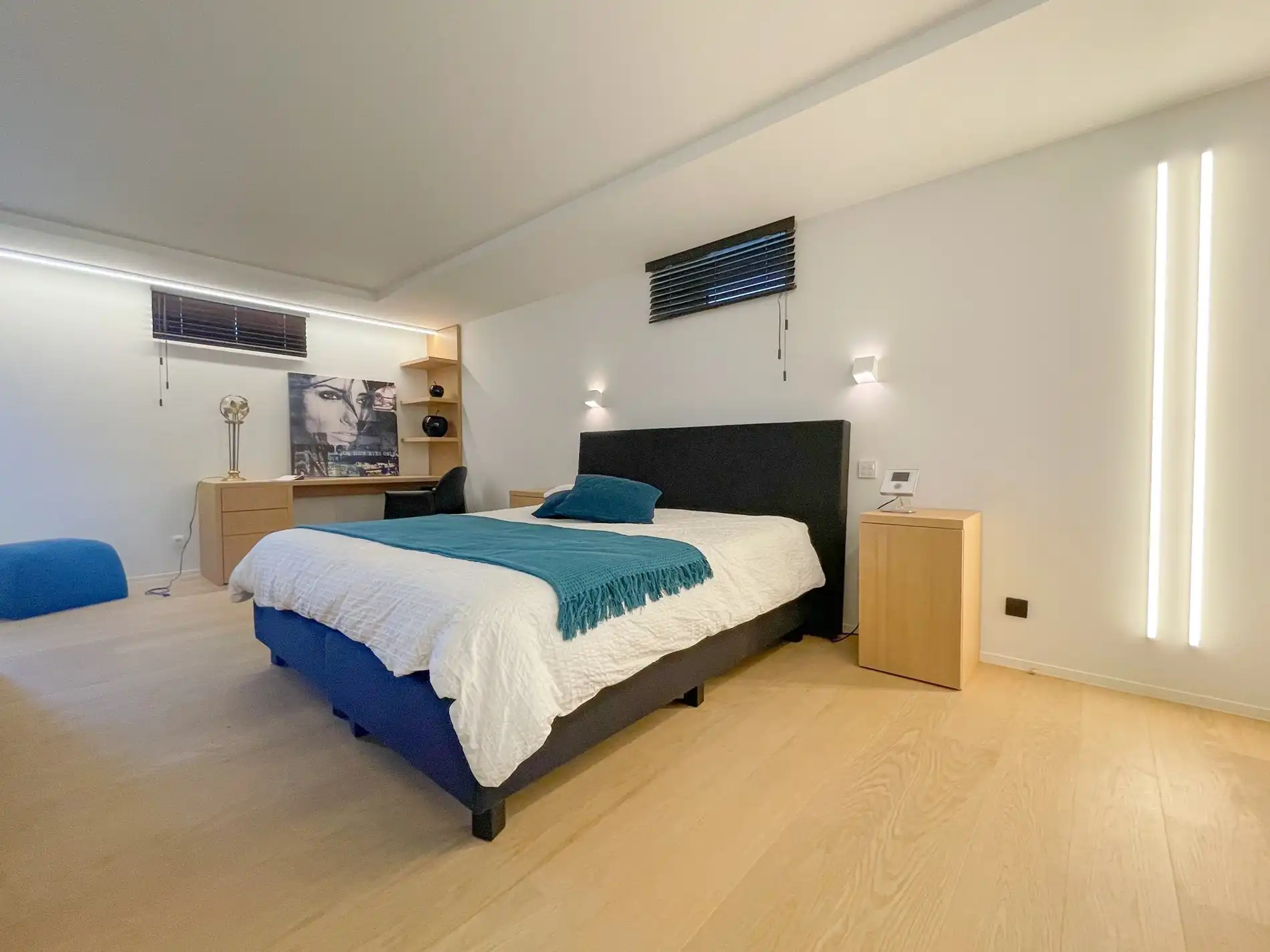 Uitzonderlijk, luxueus afgewerkt hoekappartement met frontaal zeezicht. foto 17