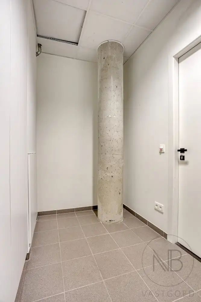 Instapklaar bedrijfsruimte van ca. 420 m² in het Botta-gebouw foto 27