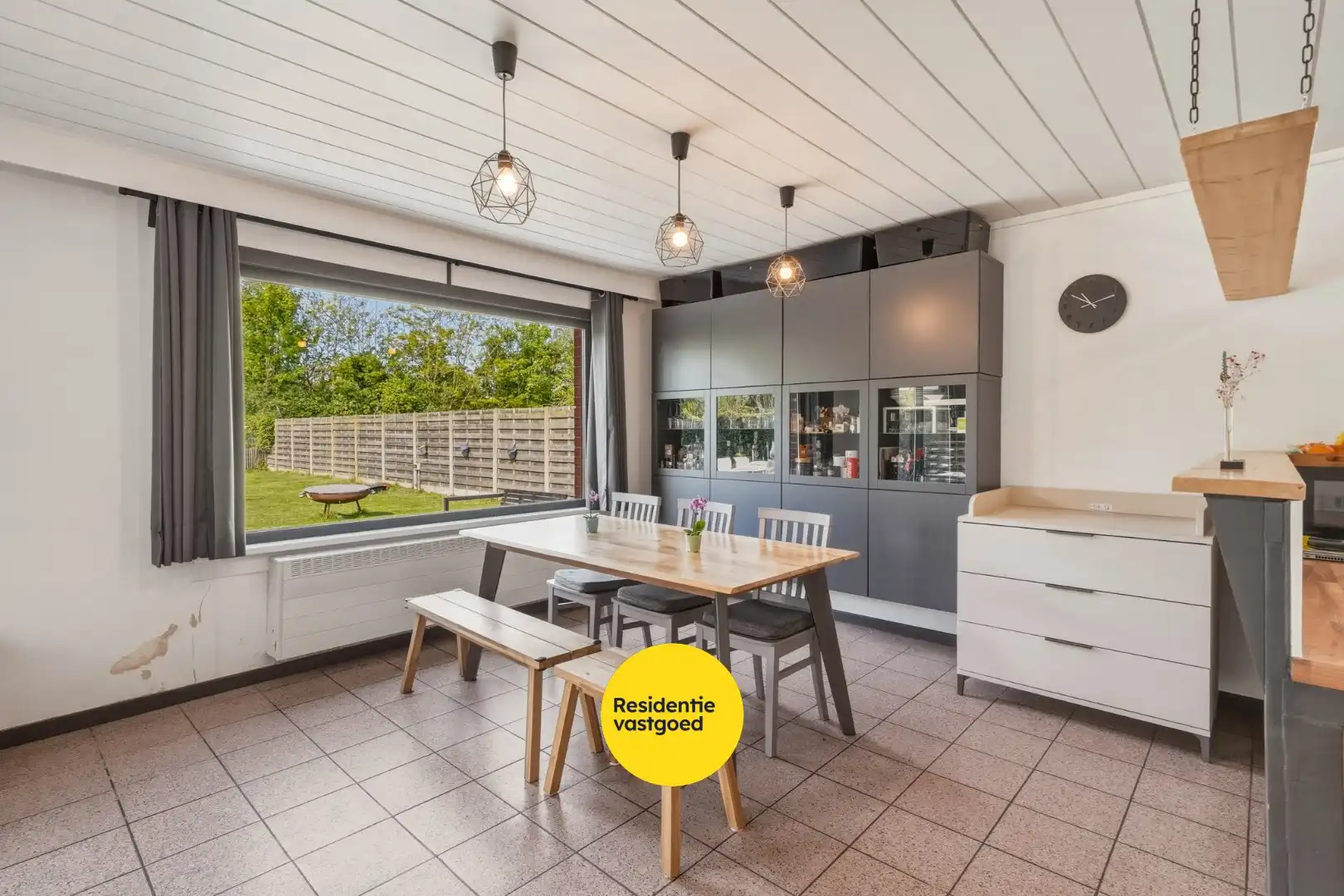 Instapklare ruime bungalow met zongerichte tuin in hartje Oudenburg! foto 7