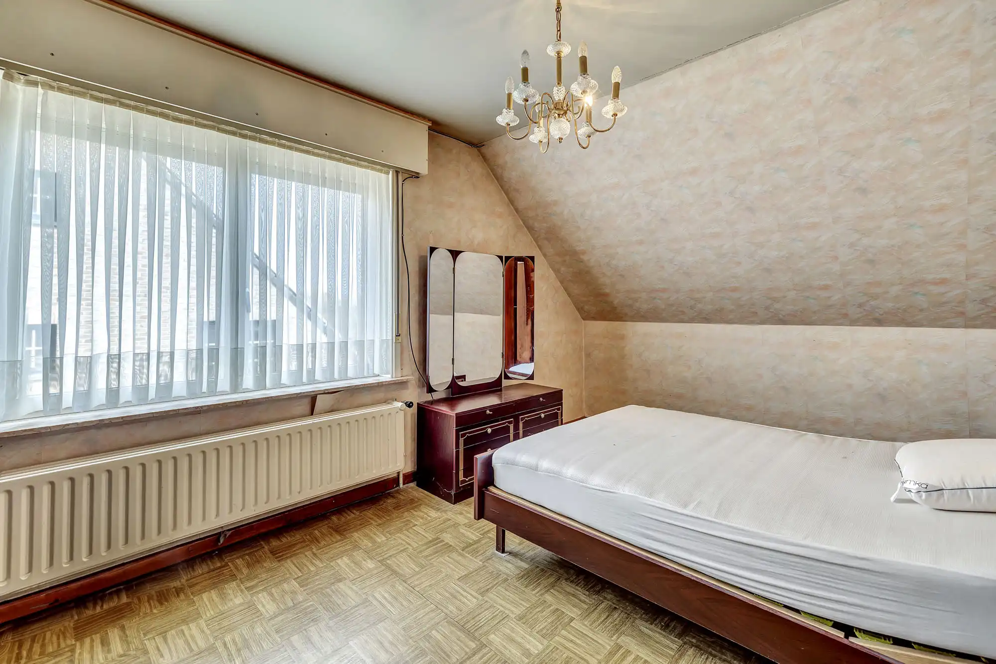 Goed onderhouden woning met garage en tuin foto 12