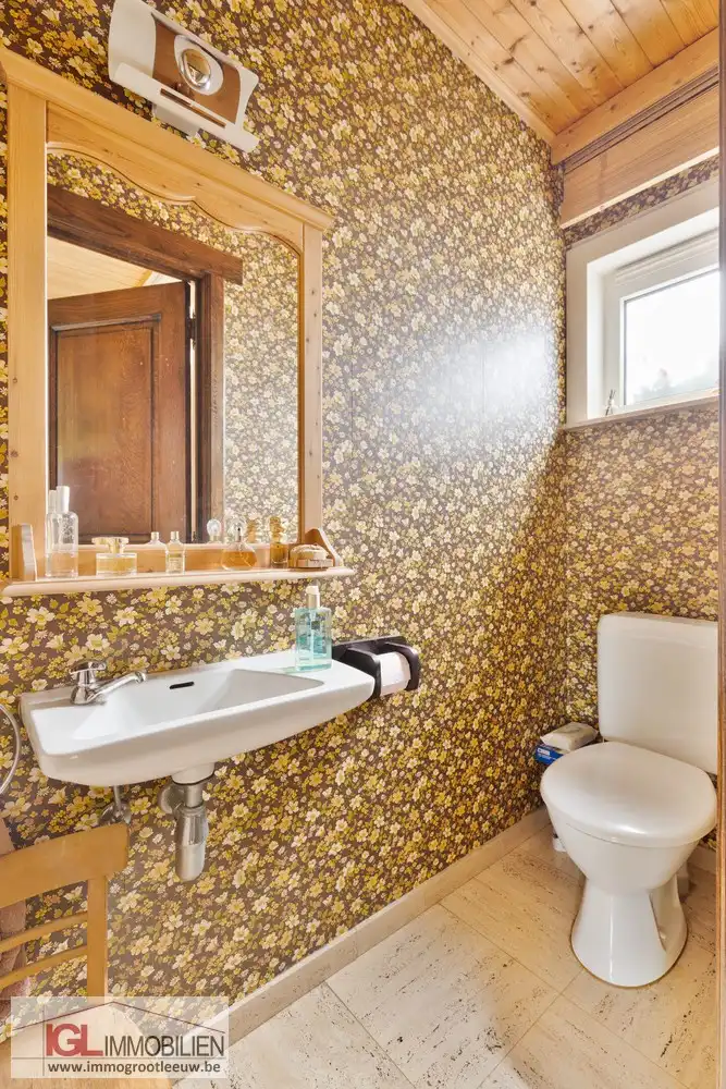 --- VERKOOP OP LIJFRENTE --- Charmante en perfect onderhouden bungalow met prachtige tuin foto 18