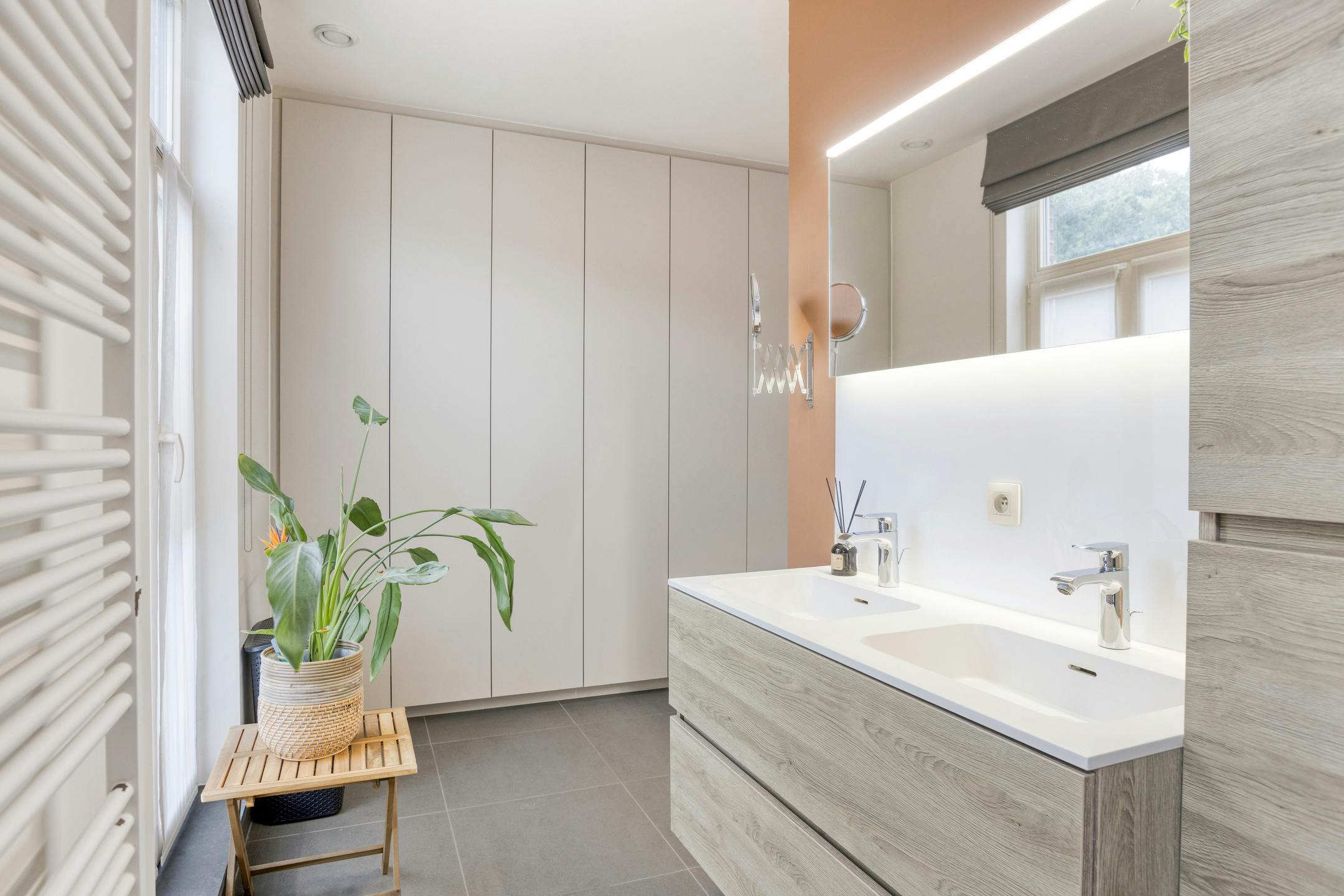 Unieke combinatie van wonen & werken -Huis met handelsruimte foto 8