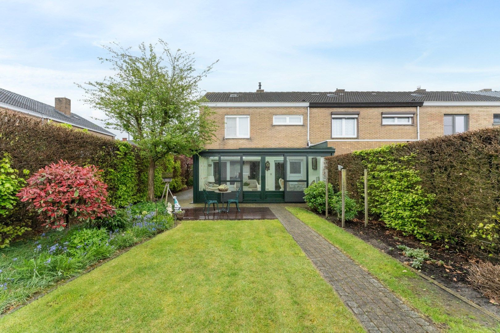 Ruime half open bebouwing met tuin, terras en garage in Izegem met 3 slaapkamers, bouwjaar 1970, EPC-waarde 406.00, energielabel E. Perceeloppervlakte 298.00, b foto 13