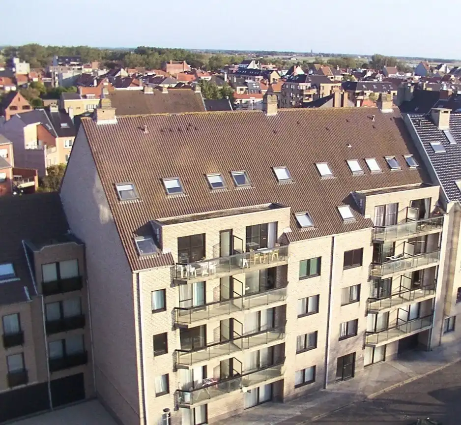 Zonnig appartement  in de Duinenwijk van Oostende .   Direct bij zee !   Zeer goede belegging  dichtbij zee !     Vakantie of woonst.  foto {{pictureIndex}}