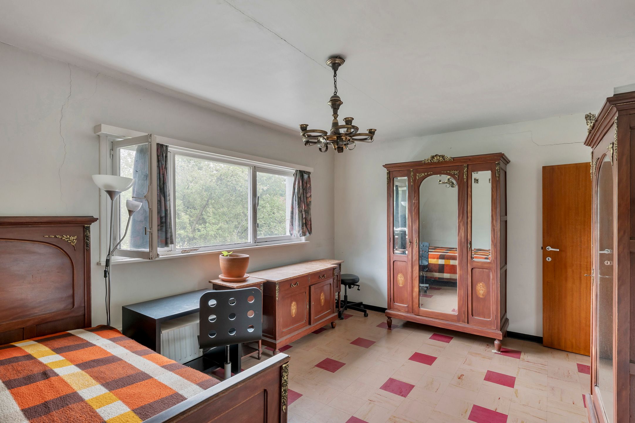 Zonnige villa met karakter & potentieel in hartje Brasschaat foto 13