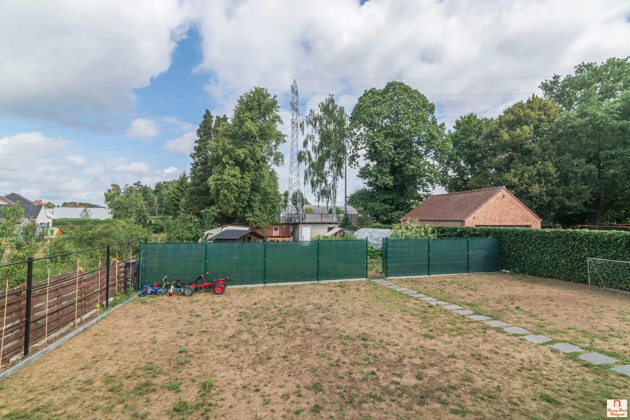 Ruime, vernieuwde woning met terras en tuin in Koersel foto 4