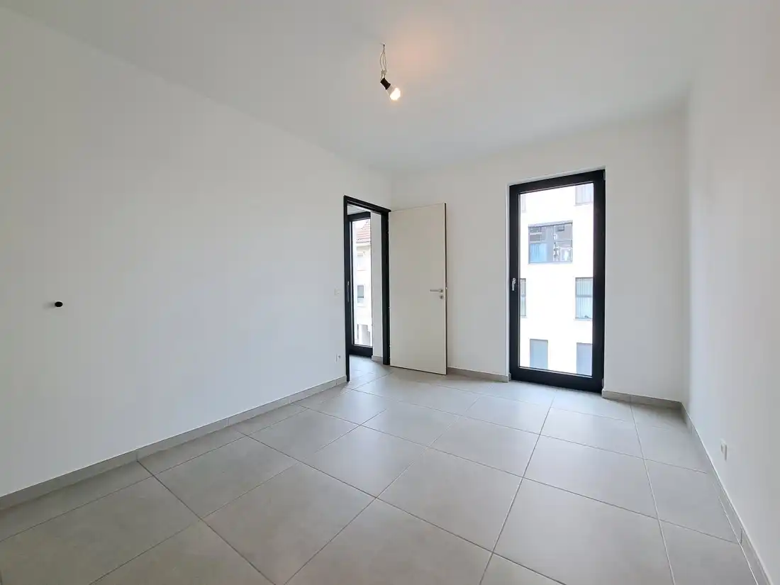 Recent en modern appartement te Maasmechelen foto 8