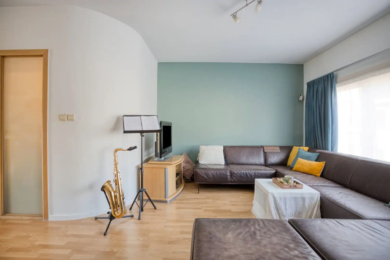 Ruime bel-etage woning met tuin, garage en 3 slaapkamers in Dilbeek  foto 4