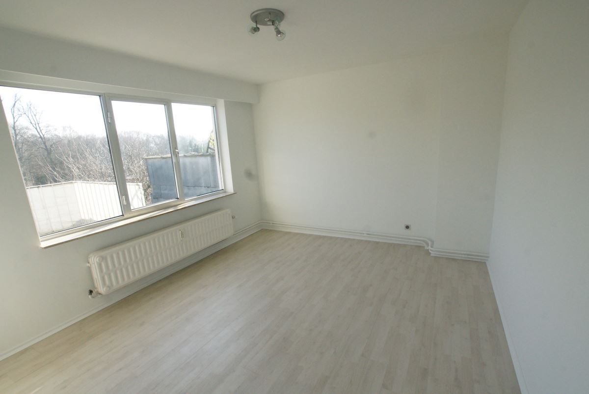 Ruim dakappartement met terras foto 5