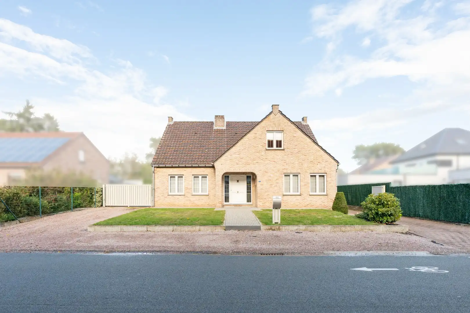 Ruime vrijstaande gezinswoning met 4 slpks te Maasmechelen foto {{pictureIndex}}
