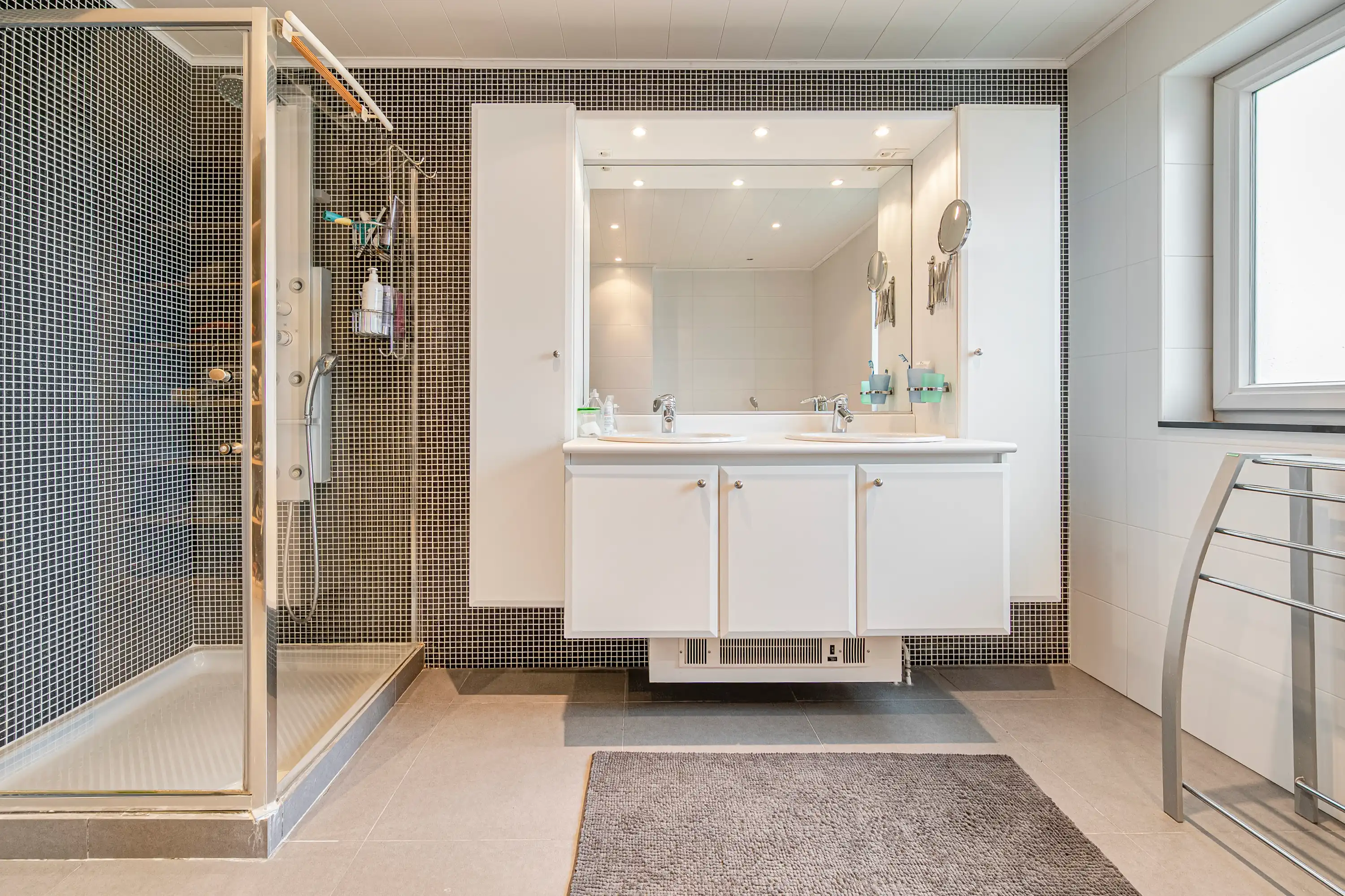 Instapklare gezinswoning op topligging! foto 17