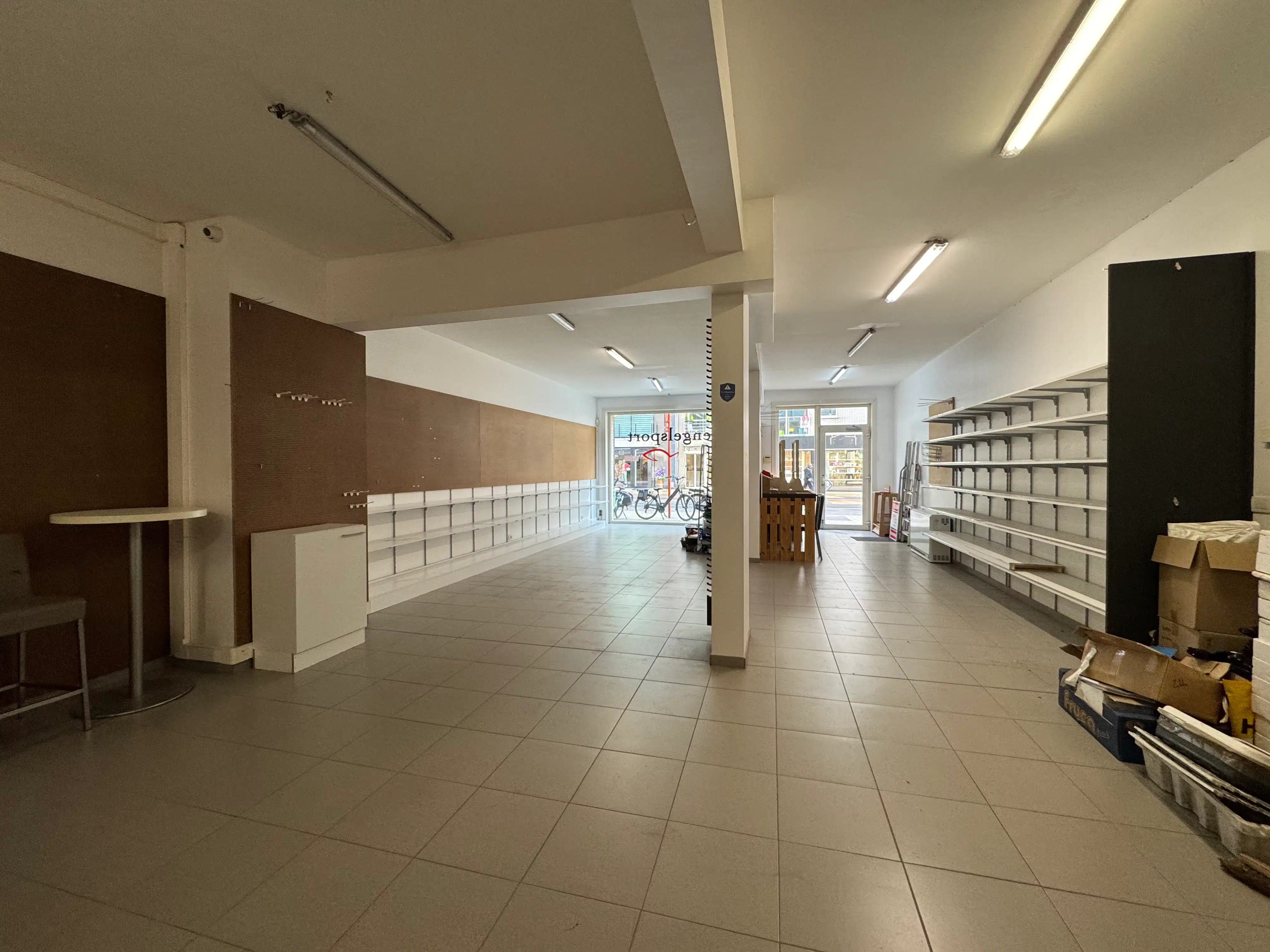 Handelsgelijkvloers 148m² + kelder 65m² foto 7