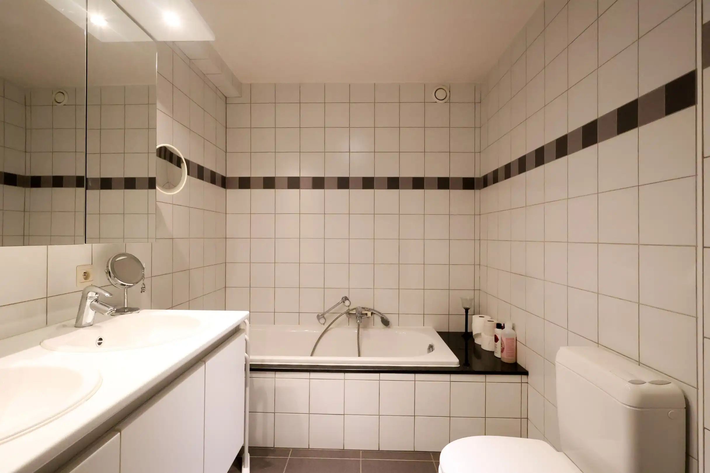 Zonnig en instapklaar 2-slaapkamerappartement op topligging in hartje Nieuwpoort-Bad foto 9