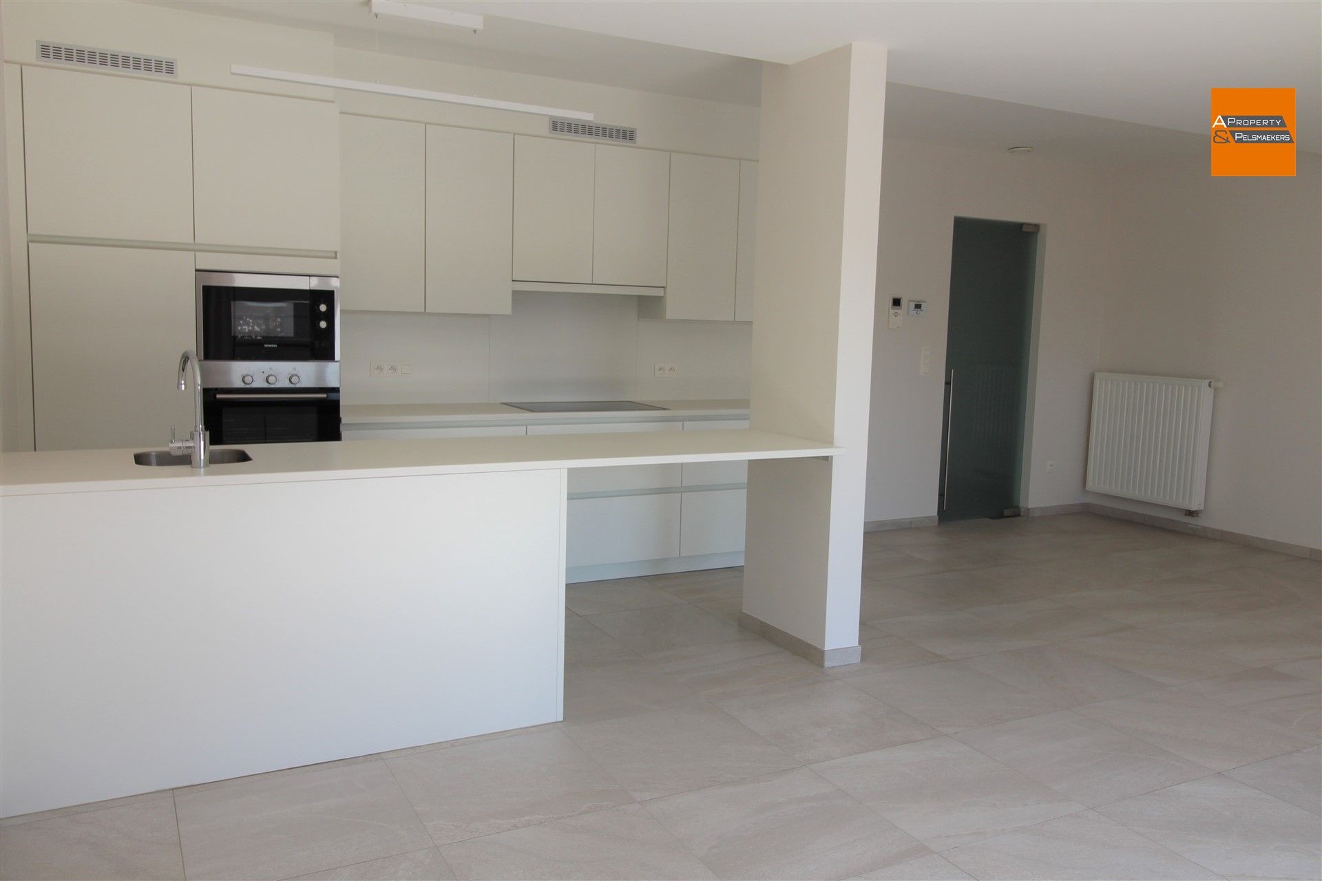 Ruim en lichtrijk gelijkvloers appartement met 2 slaapkamers, terras en garage foto 4