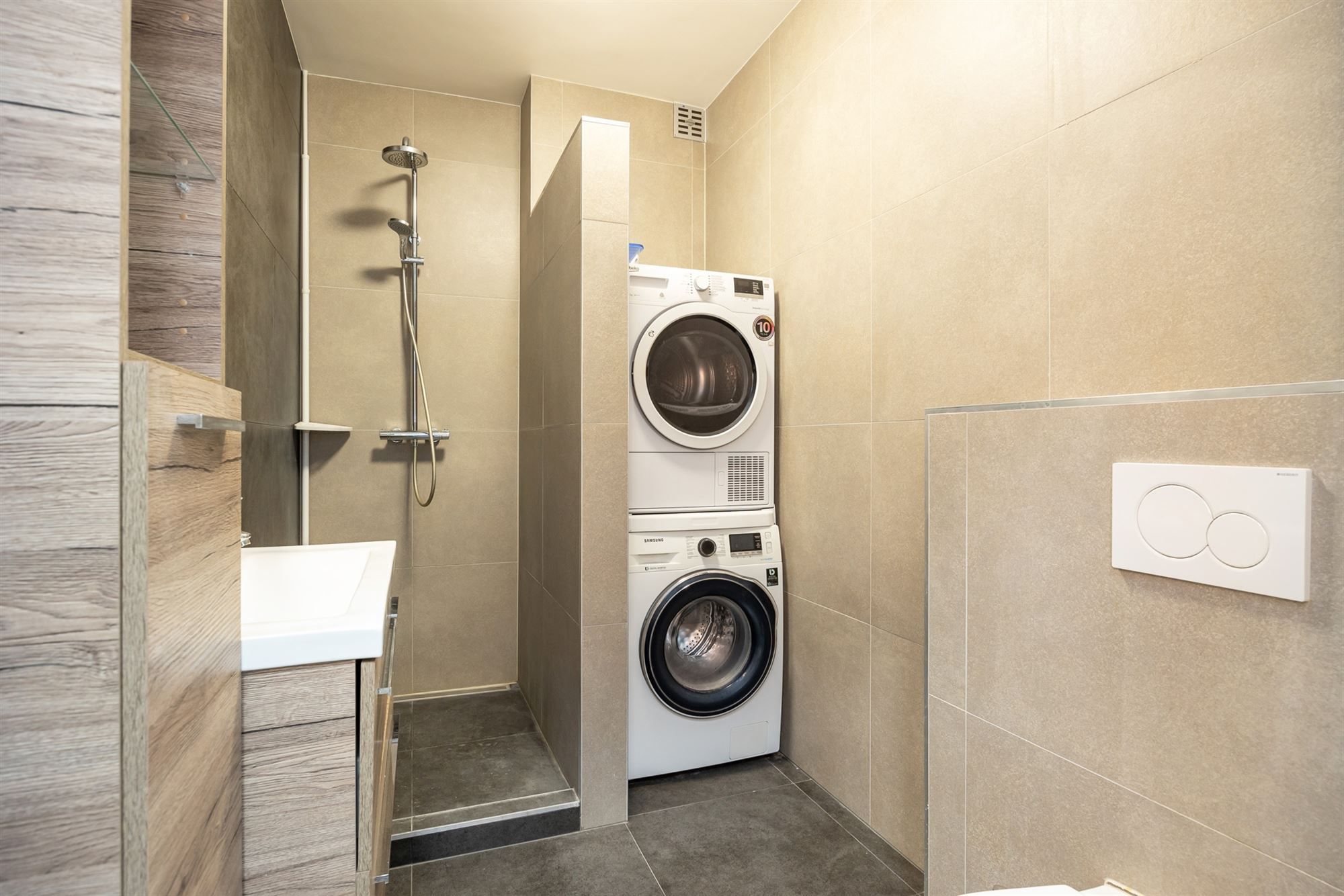 Ruim appartement met 2 slpk en 2 zonnige terrassen in Borsbeek! foto 18