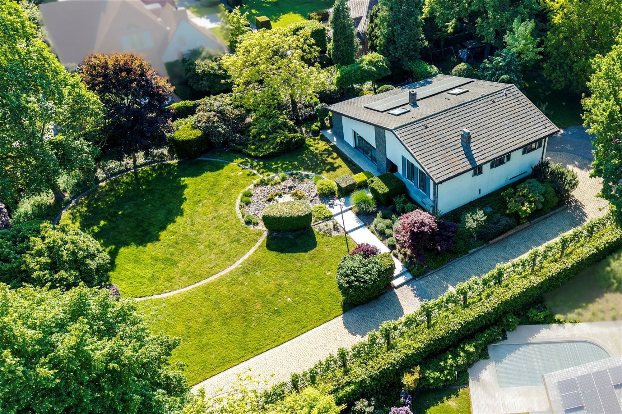 Ruime villa met 5 slpks en 3 bdks op een preceel van 2128m² foto 14