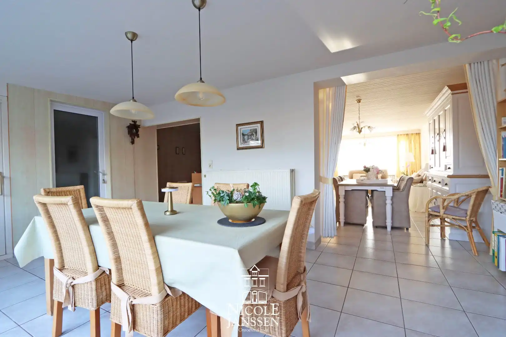 Halfopen gezinswoning met 4 slaapkamers, garage en tuintje foto 10