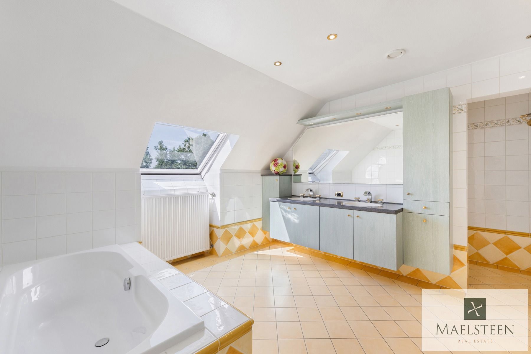 Boerderij op 1,5ha op de flank van Oedelem-berg  foto 26