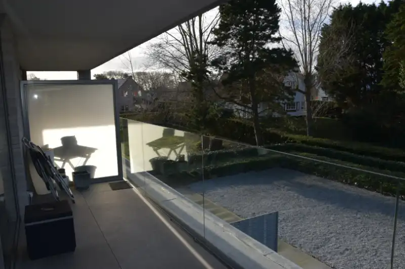 Ruim woonappartement met 2 slaapkamers in kleine residentie, centraal gelegen. foto 8