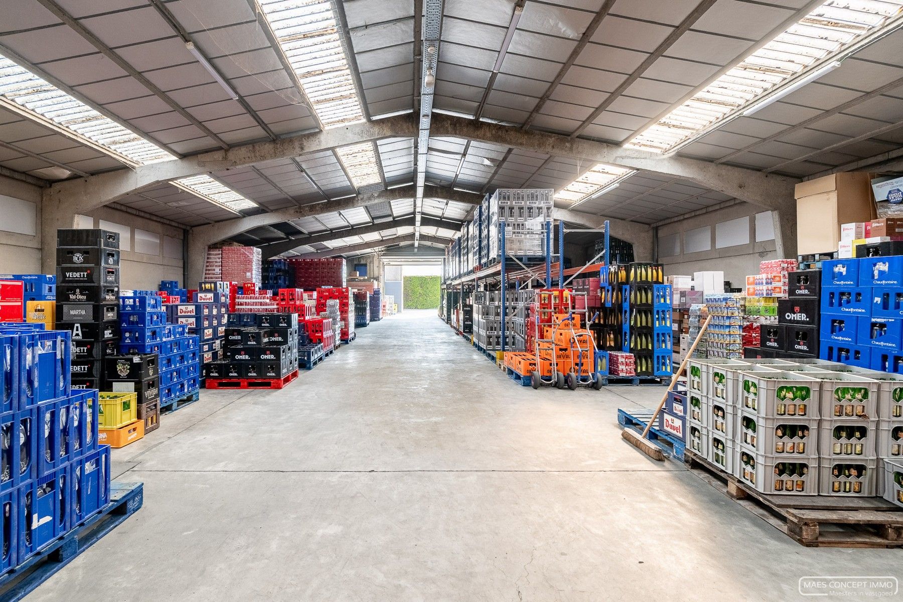 Magazijn te koop met villa, winkel en over te nemen handelsfonds foto 19