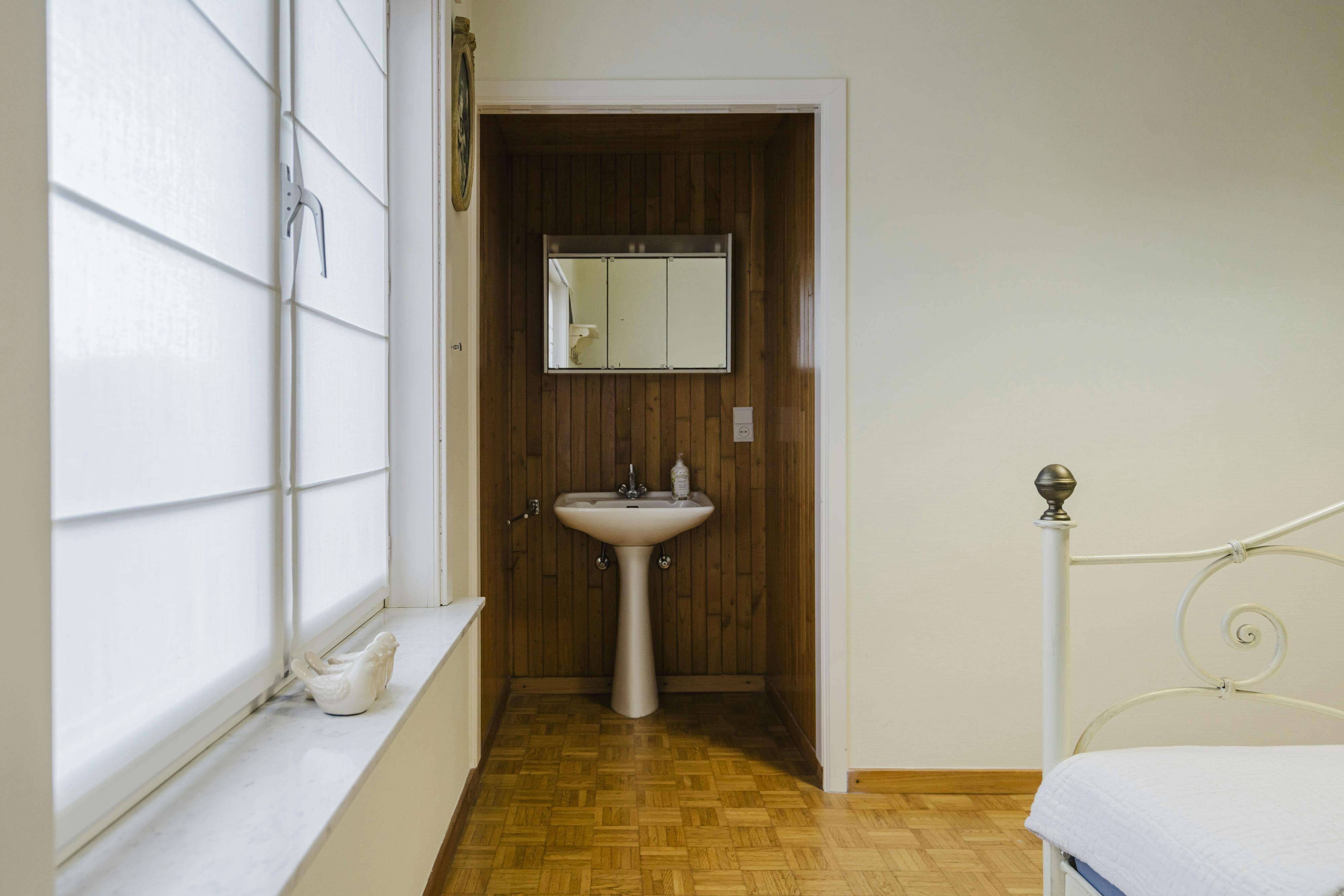 Karaktervolle burgerwoning te koop op Sint-Elisabeth te Kortrijk! foto 8