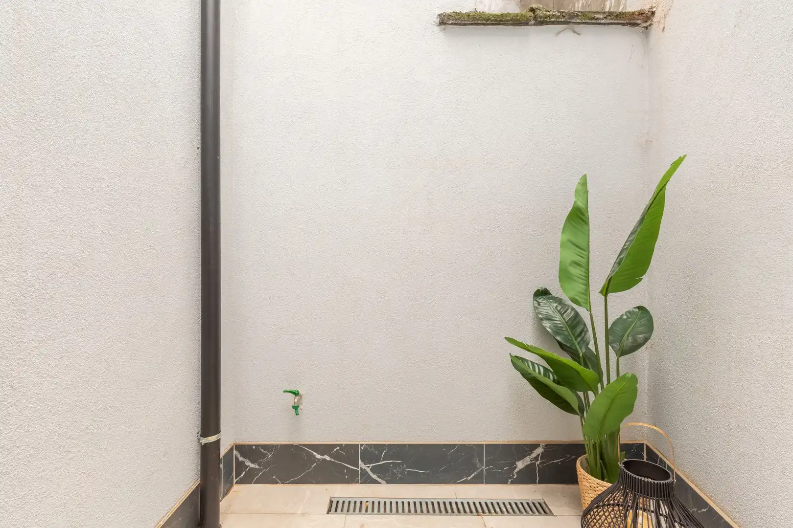 Grondig gerenoveerde woning met 3 slpks foto 5