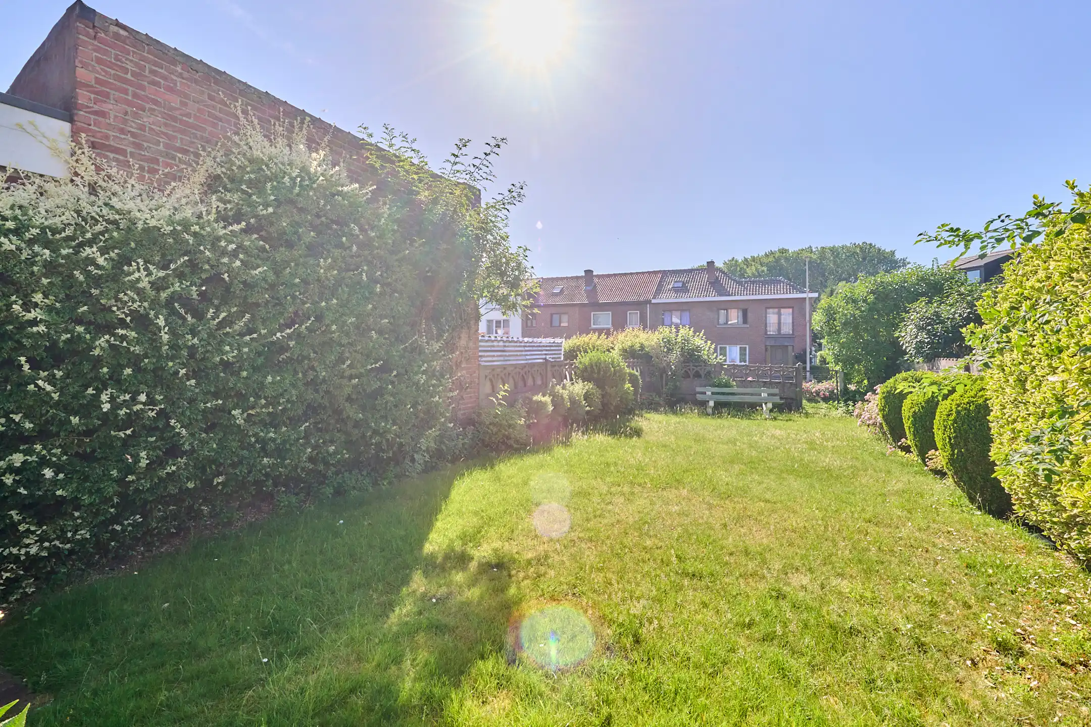 Goed onderhouden rijwoning op toplocatie met parking foto 13