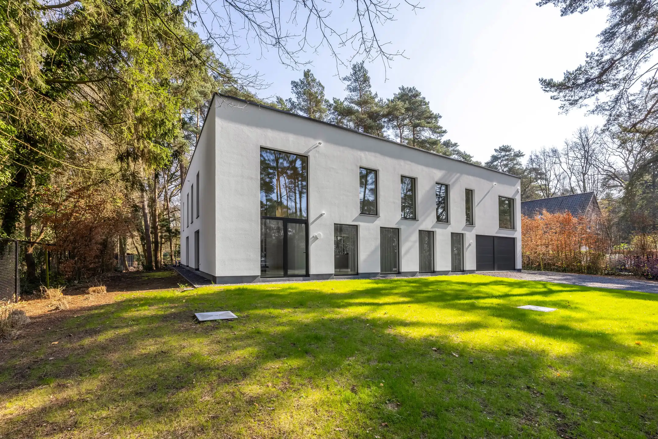 Exclusieve moderne villa met panoramisch zicht op groen foto 40