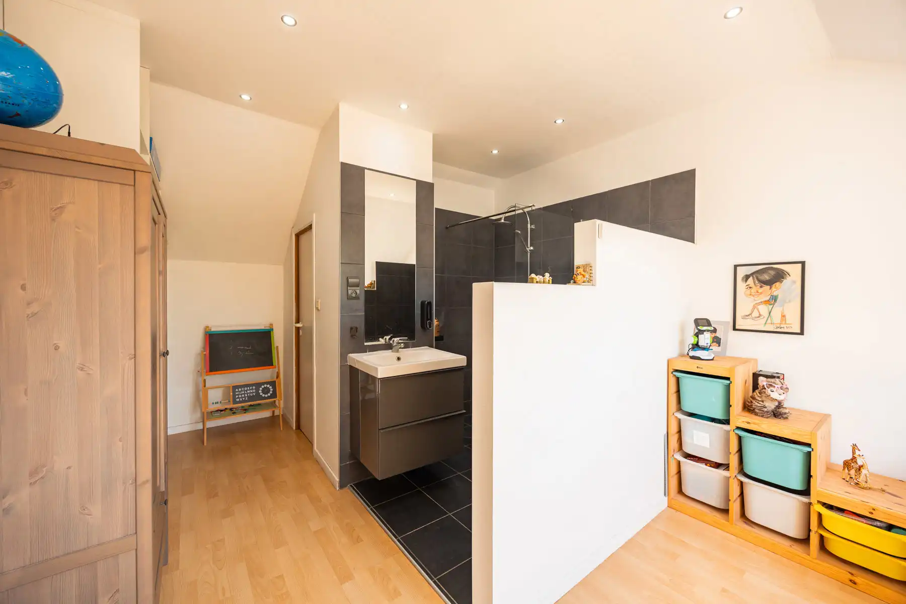 Gerenoveerd en energiezuinig duplex-appartement met parkings foto 16
